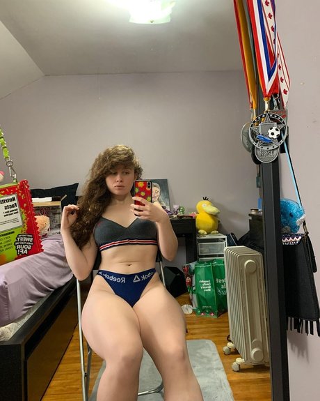 Alyssa Cleversey modelo desnuda fotos