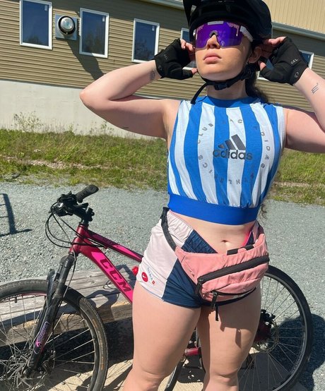 Alyssa Cleversey top star images