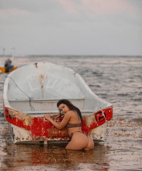 Jesenia Echeverria modèle exclusif images