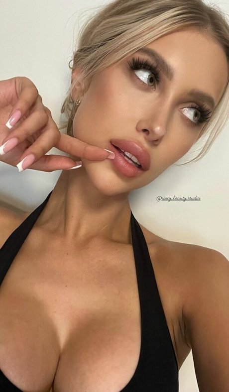 _sandrabieniek modelo desnuda imagen