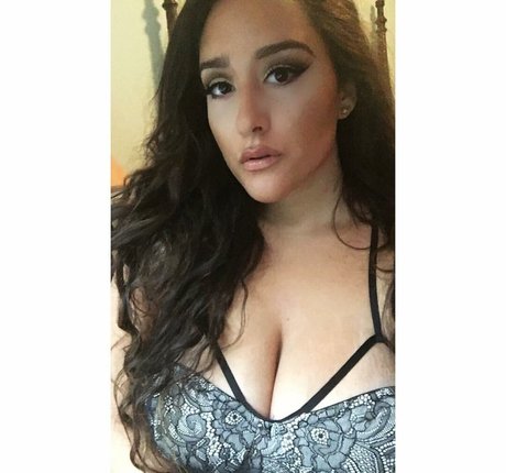 Olivia Hailey linda estrella galerías