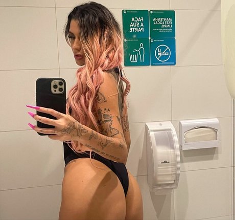 Azzy MC estrella sexy archivo