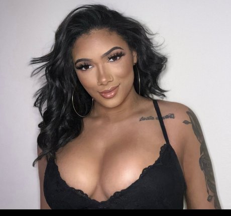 shapedbyshanice estrella porno desnuda galerías