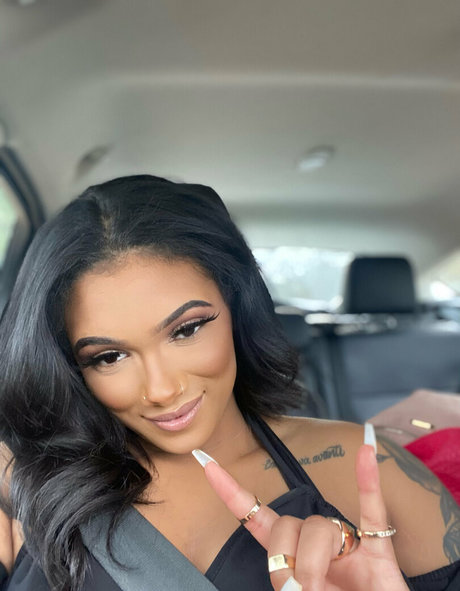 shapedbyshanice modèle sympa galerie