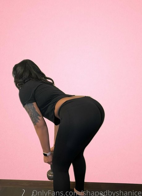 shapedbyshanice haut modèle photos