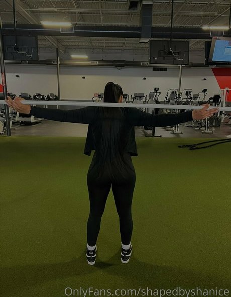 shapedbyshanice modèle sexy des photos