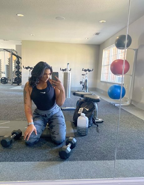 shapedbyshanice estrella porno desnuda foto