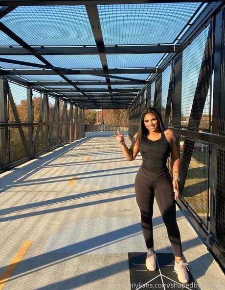 belleza con curvas onlyfans desnudos sexys archivo