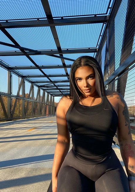 shapedbyshanice modelo de alta calidad foto