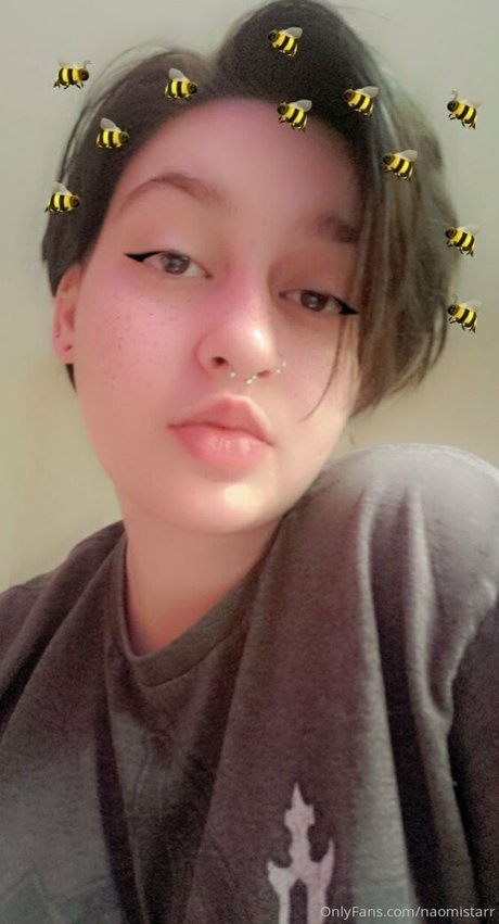 naomistarr estrella caliente imagen