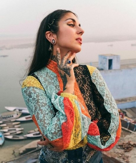 Krewella modelo desnuda galerías