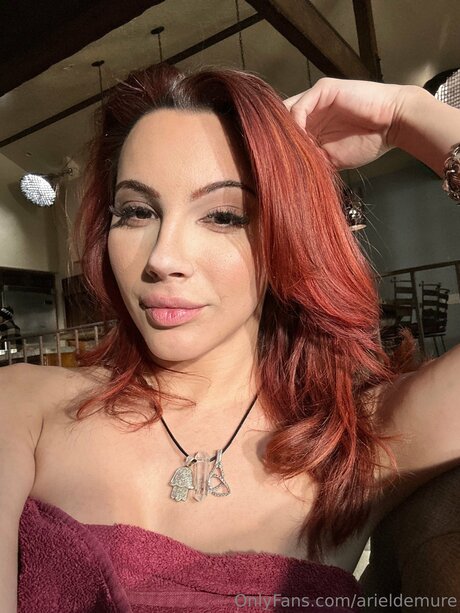 arieldemure modèle de sexe img