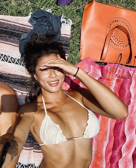 Lotus Bombb modèle parfait images