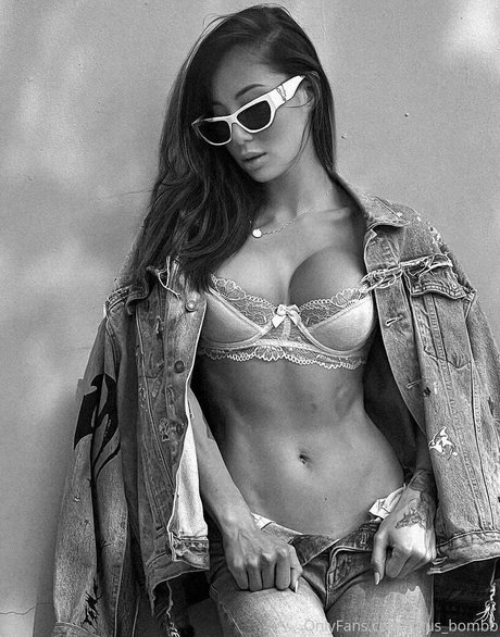 Lotus Bombb estrella porno de arte galerías