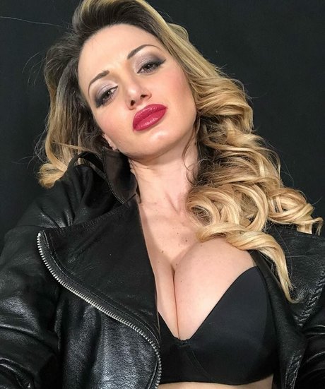 Rosy Maggiulli modelo gratis recopilación