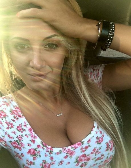 Rosy Maggiulli haut de star du porno photos