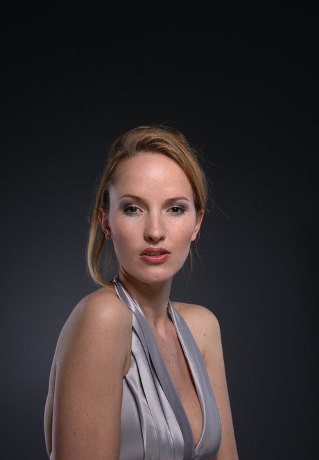 Nujolie desnudos de modelos galería