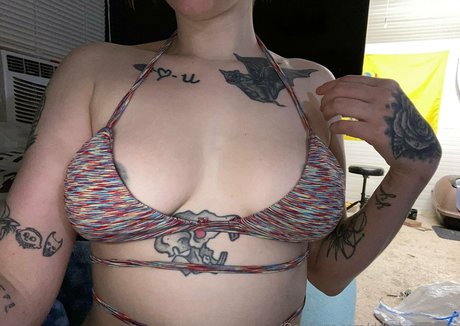 ddisgustingtxre erotic star image