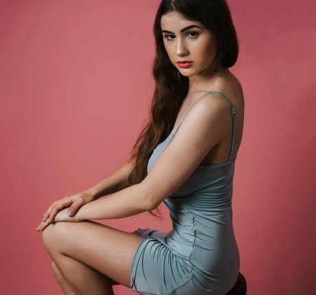 Xlovr model naked image