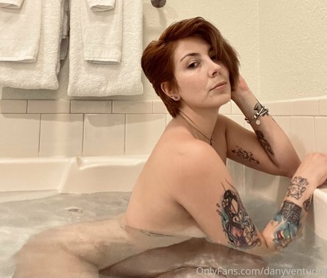 danyventurini star nude galleries