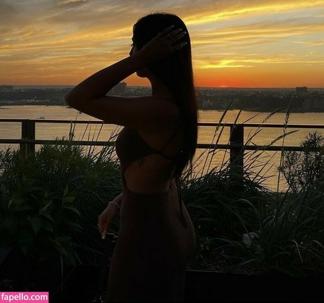 Iman Moosa modelo agradable foto