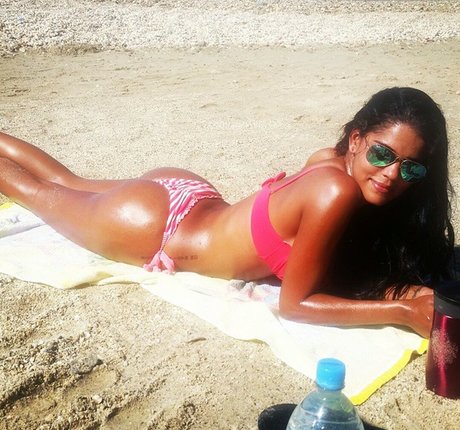 Daniela Baptista estrella porno caliente fotos