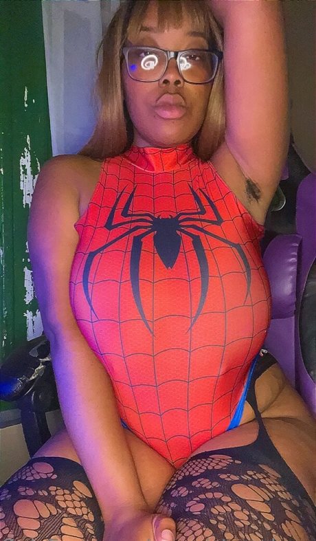 yesmistresskayy2 étoile sympa des photos