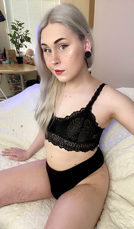 evaellary modelo caliente foto