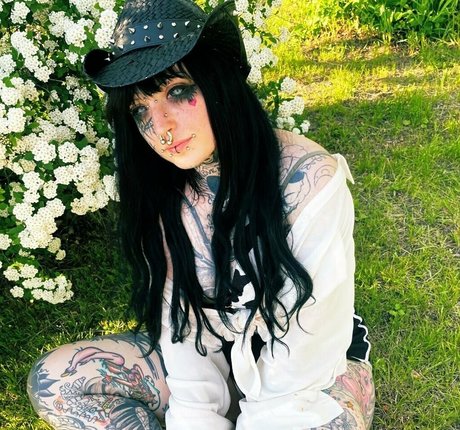 spookisideshow pornstar art photos