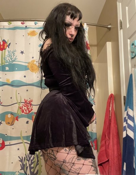 spookisideshow star nude pictures