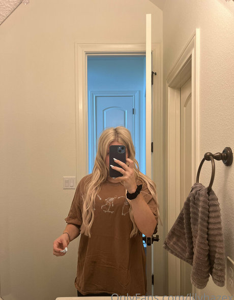lilyhazex pornstar sexy pics