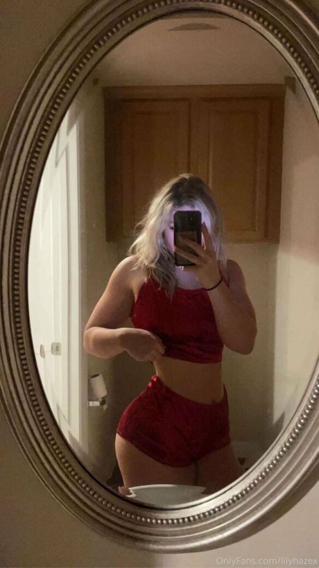 lilyhazex pornstar erotic pic