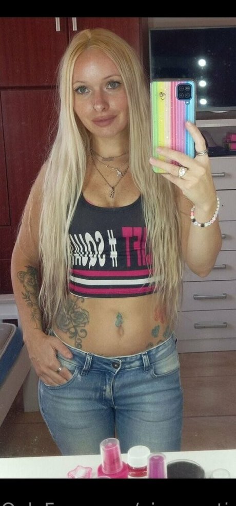 ninamartine23 star du porno gratuite image