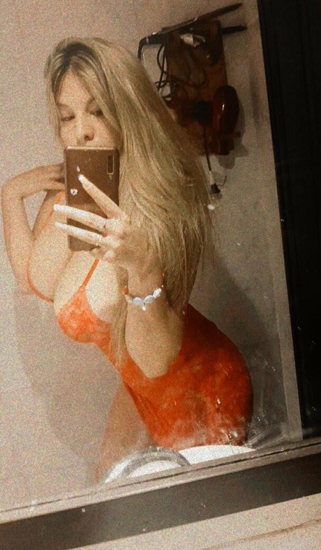 richbreasts estrella sexy foto