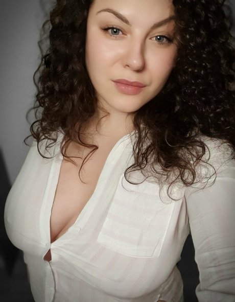 Sofia Curly high quality actress image