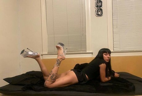 ariaaaxxx modelo libre foto