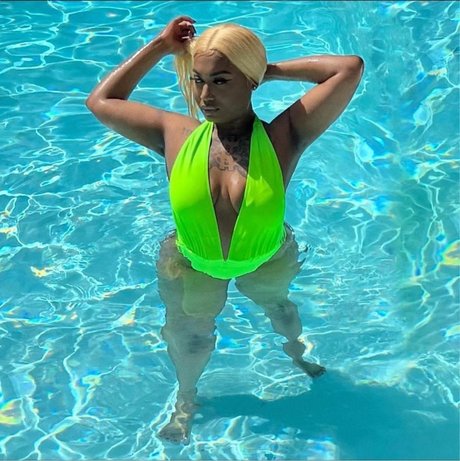 MIM1 H3NDRXX star adult photo