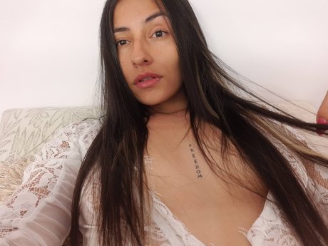 Liz Rodriguez star erotic image