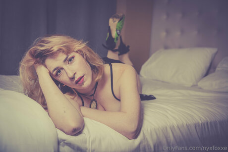 Nyx Foxxe estrella porno agradable archivo