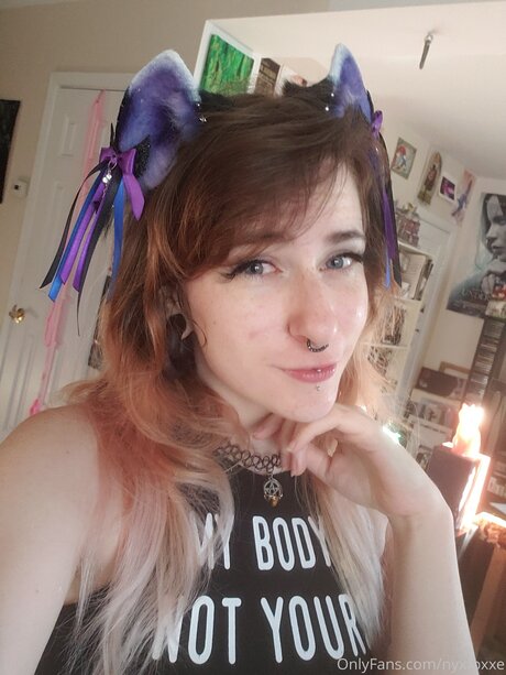 Nyx Foxxe modelo de alta definición galería