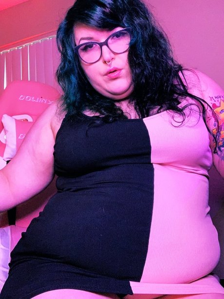 Size Queen McGee_ pornstar high quality pics