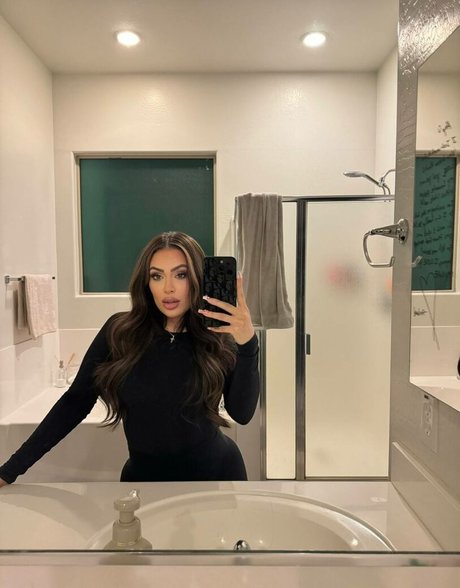 Rayleen Vega modelo adulto fotos