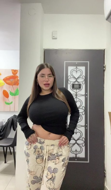 Tamar Abuchzira desnudos estrella galería