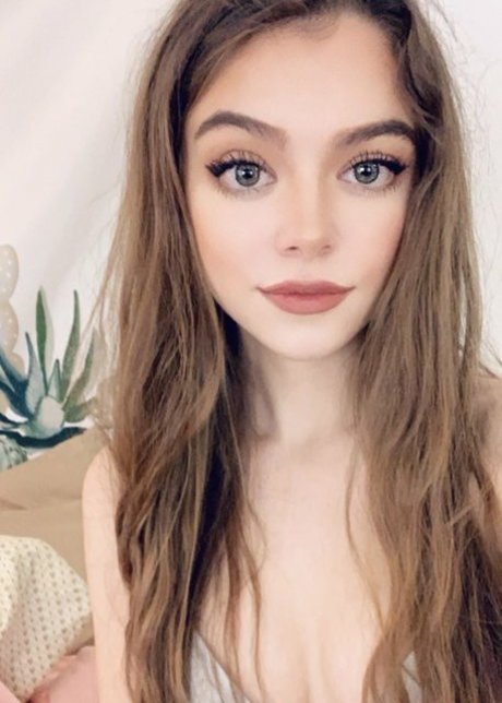 Rose Castella modelo agradable foto