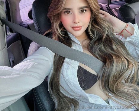 kittybadofficial modèle artistique des photos