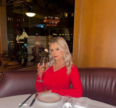 Sarah Anne Hooper actrice érotique galeries