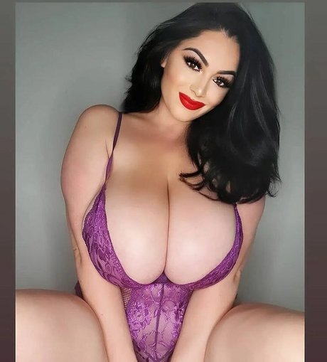 Klara Devine perfect model pics