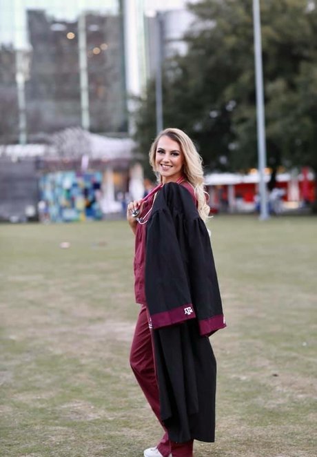 Emilee Atchley étoile magnifique img