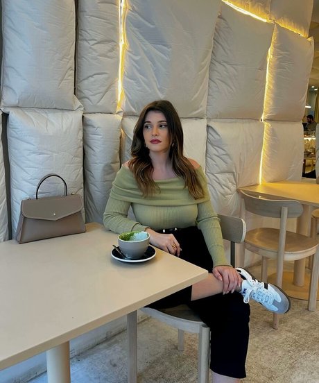 Carolina Neto Miniature