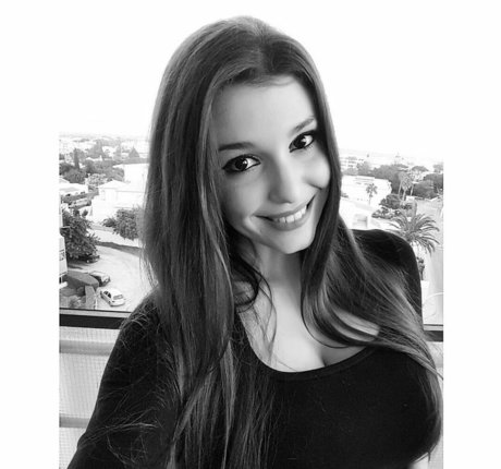 Carolina Neto exclusive actress photos